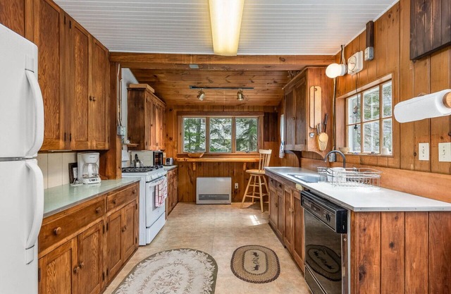 An enchanting Maine cottage, where timeless charm meets modern luxury!