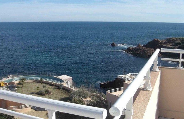 an exciting sea in complete relaxation
