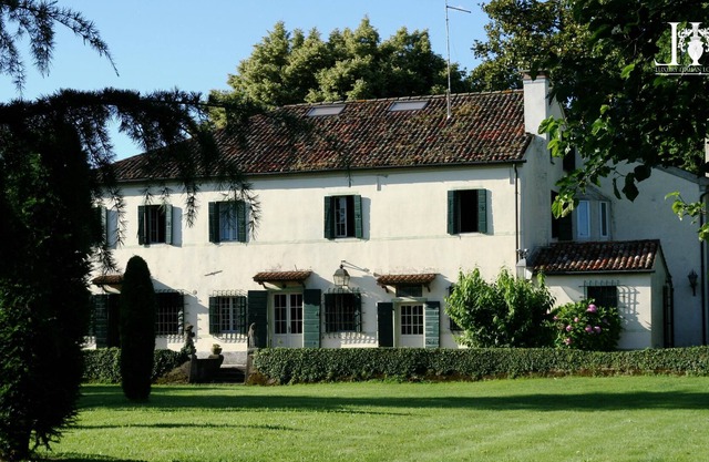 An historic Venetian Villa ideal for a family vacation or an intimate reunion.