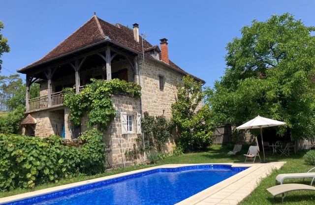 An oasis of calm ~ charming Farmhouse with lovely views, Private Pool