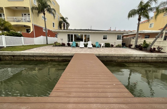 Anchors UP #3; WALK to Beach/Bars/Dining