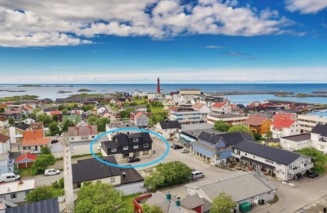 Andenes Sentrum ApartmentnSpacious 4-bedroom apartment near harbor with WiFi, AC