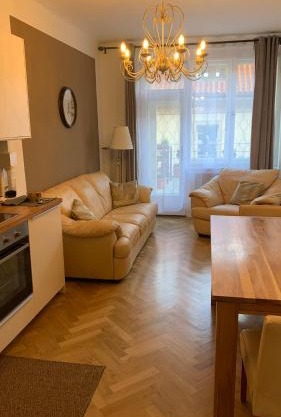 Anenska by Charles Bridge 3