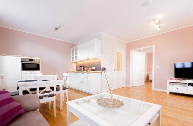 Ap 1 - Goldwingert-Rental-Private Bathroom-River view