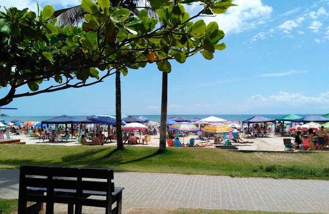 Ap 2D, Front balcony, BBQ, 1 block from the ocean, air conditioning /fan