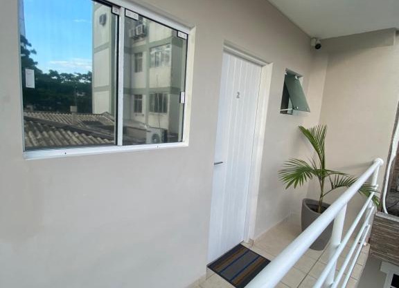 AP FRENTE À PRAÇA BEM LOCALIZADO 02