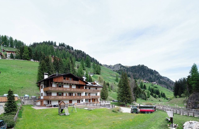 Apartment 'Cesa Portados Stefano 2' with Mountain View, Shared Garden and Wi-Fi