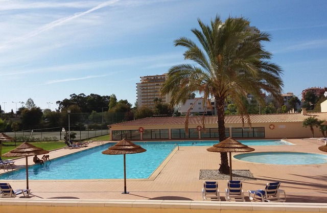 Apart in a Closed Condominium in Praia Rocha beach