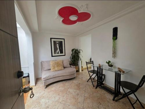 aparta-estudio cerca estación metro poblado