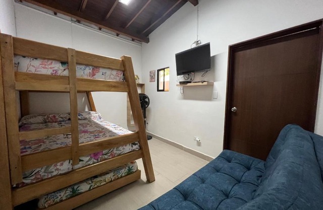 APARTAMENTO AMOBLADO SECTOR LAURELES-ESTADIO hasta 6 personas - Praga