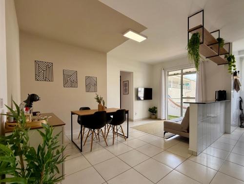 Apartamento central com ar condicionado e 3 smart TVs - UFV a 1km