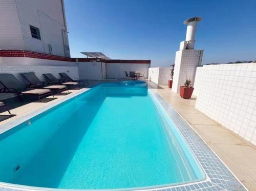 Apartamento com piscina a 200m da praia Toninhas