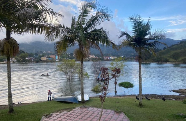 Apartamento con Vista y acceso al lago en Guatape