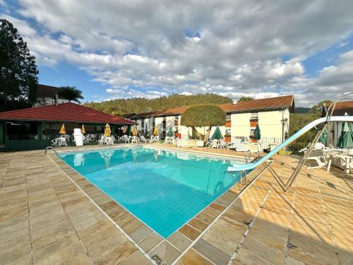 Apartamento em condomínio familiar com espaço de lazer