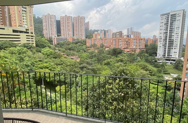 Apartamento en las Palmas, muy Central, Fácil Transporte