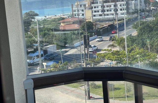 Apartamento Maravilhoso, completo,1 quarto com cama queen e sofa retratil, bi cama embutida, colchao extra, vista pro mar, dormem 5, pé na areia, jacuzzi, piscina wifi,Self Checkin, automatizado