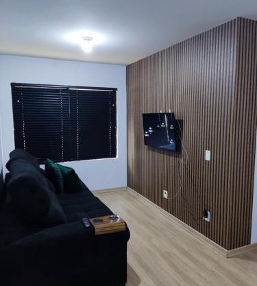 Apartamento mobiliado com ar condicionado em um quarto