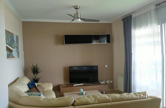 Apartamento para 5 personas frente al mar con piscina y parking