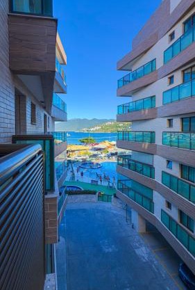 Apartamento Vista Mar e Piscina- Em Frente à Praia e Próximo a Restaurantes