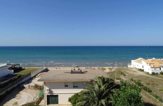 APARTAMENTOS EL SOL a 20 metros del mar