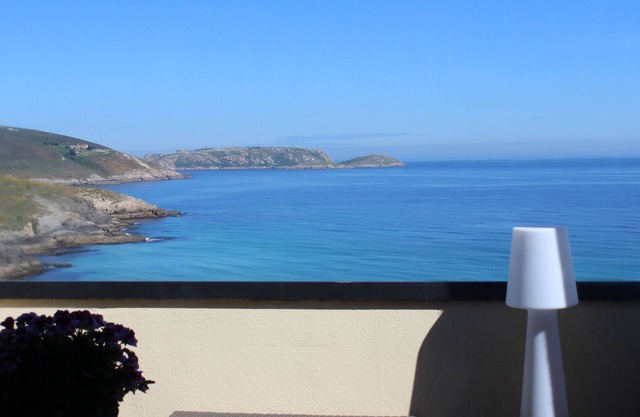 Apartment with terrace over the sea in the Area Grande beach