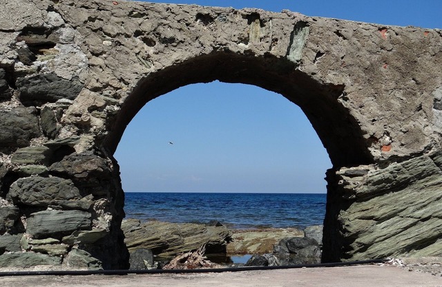 Apartment 6 persons with sea view swimming pools and mountains