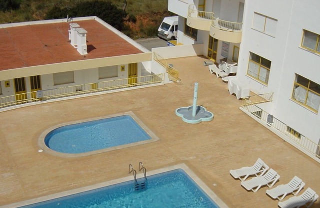 Apartment 10 minutes walk from the beach with swimming pool - quiet area