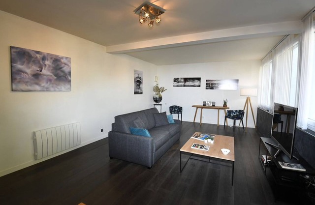Apartment, 100m from the port.