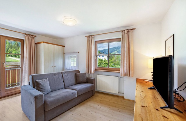 Apartment '2' with Mountain View, Shared Garden and Wi-Fi