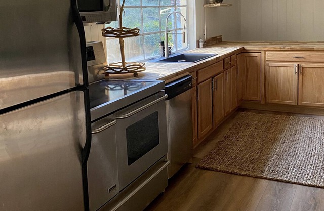 Apartment 5 minutes from downtown!