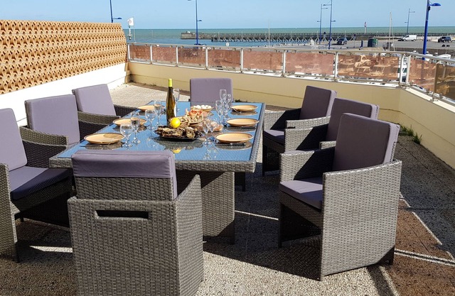 Apartment 6/8 people max. sea view and port in Normandy FREE WIFI