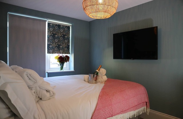 Apartment 8 - The Kingsway