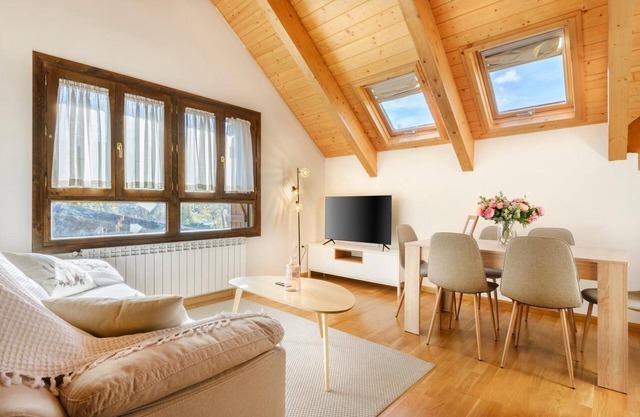 Apartment 'A10 De Formigal' with Mountain View, Balcony and Wi-Fi