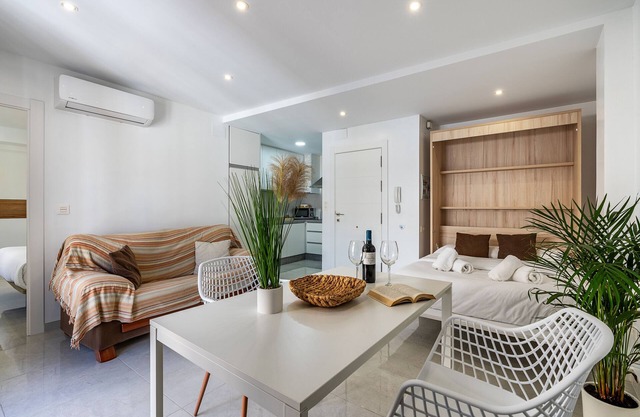 Apartment 'Alojamiento Privilegio de Alcalá' with Balcony, Wi-Fi and Air Conditioning
