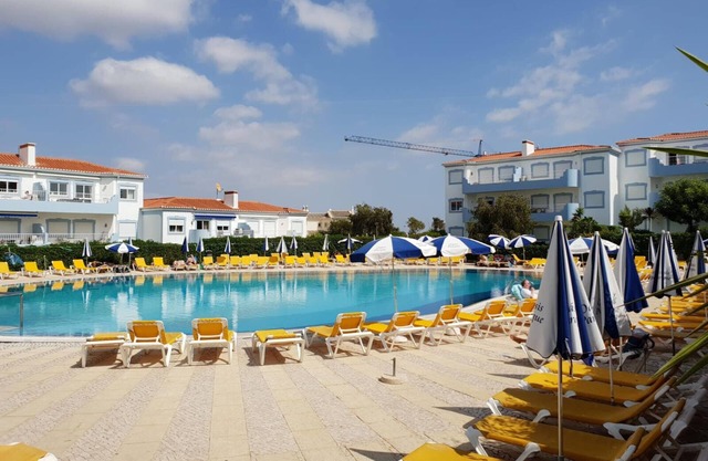 Apartment "Ariana" with Pool, Wi-Fi, Balcony, Indoor Pool & Tennis Court