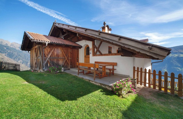 Apartment 'Ausergrubhof Wohnung Naturns' with Mountain View, Shared Garden and Wi-Fi