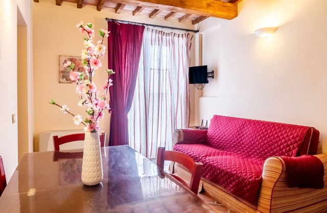 Apartment 'Borgo La Contessa - Leopoldo' with Shared Pool, Wi-Fi and Air Conditioning
