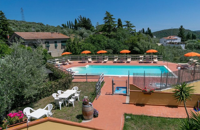 Apartment 'Bilocale Pendolino' with Balcony, Shared Pool & Wi-Fi
