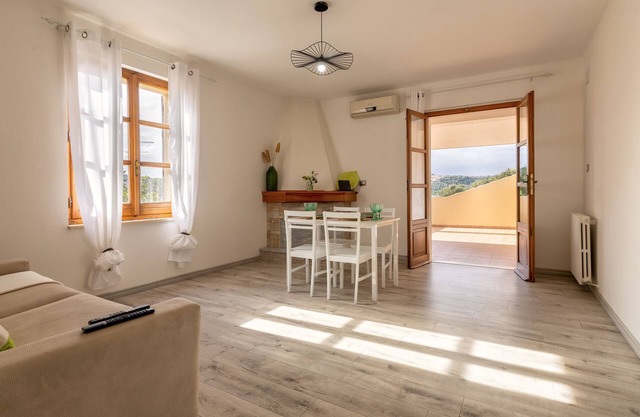 Apartment 'Casa Belvedere' with Private Terrace, Wi-Fi and Air Conditioning