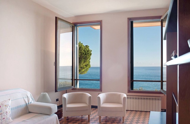 Apartment "Casa Costa - Arenzanohost" with Sea View, Garden & Wi-Fi