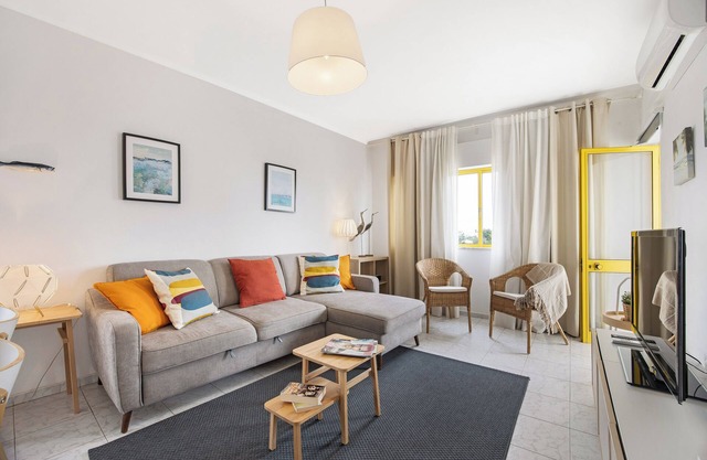 Apartment "Casa Gaivota" with Shared Pool & Wi-Fi