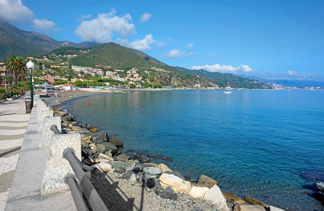 Apartment "Casa Giuditta - Arenzanohost" with Sea View, Balcony & Wi-Fi