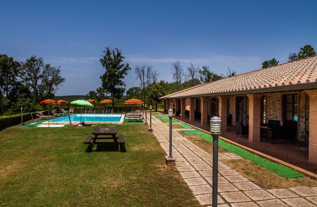 Apartment "Casa Vacanza Il Carpignone 5" with Lake View, Shared Pool and Garden