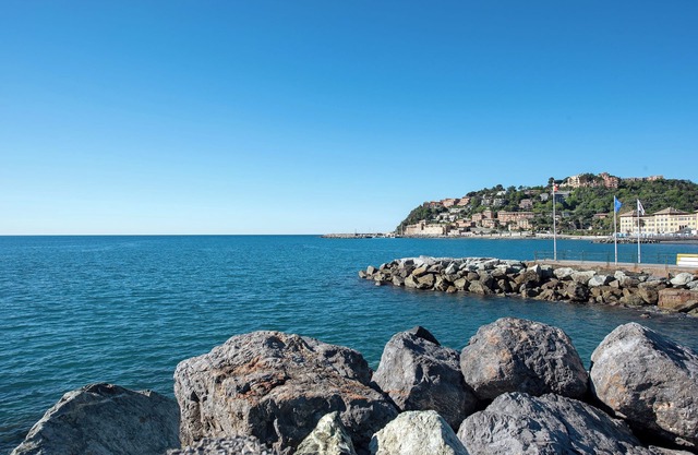 Apartment 'Casa Topazia' with Balcony, Wi-Fi and Air Conditioning