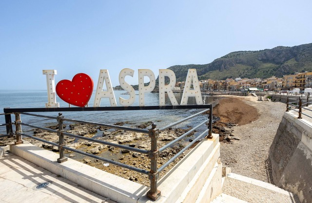 Apartment 'Conchiglia Bianca' with Private Terrace, Wi-Fi and Air Conditioning