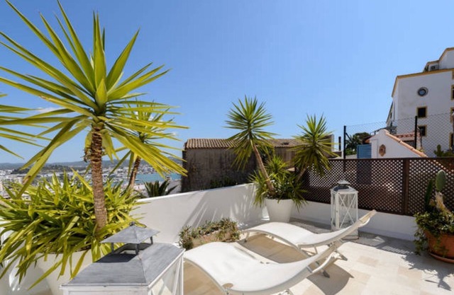 Apartment 'Dalt Vila' with Sea View, Wi-Fi and Air Conditioning