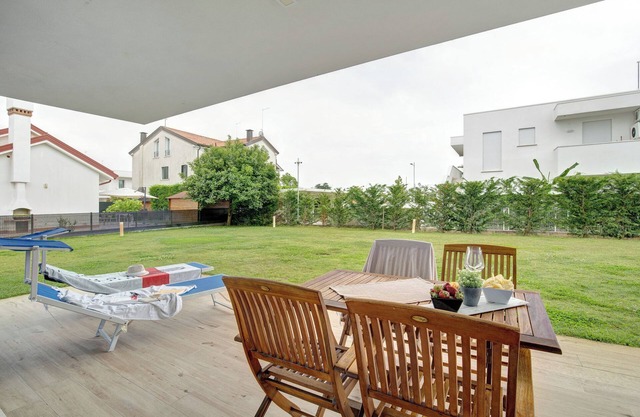 Apartment 'Deluxe 5' with Shared Garden, Wi-Fi and Air Conditioning
