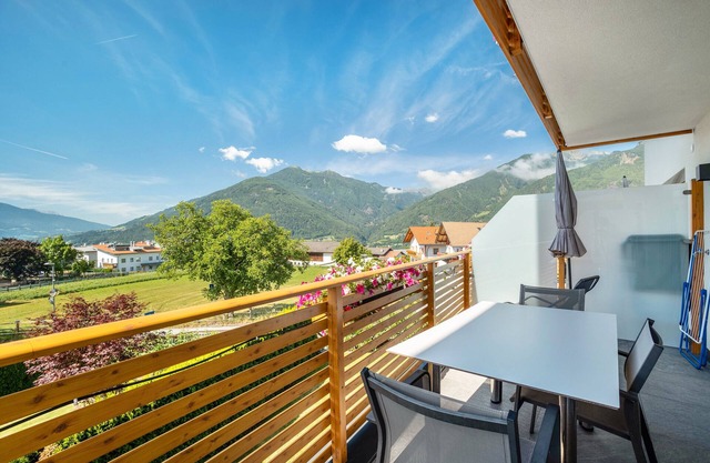 Apartment 'Edelweiß' with Mountain View, Shared Garden and Wi-Fi