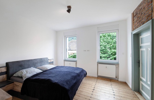 Apartment 'Ferienwohnung Rheinschlendern' with Shared Terrace and Wi-Fi
