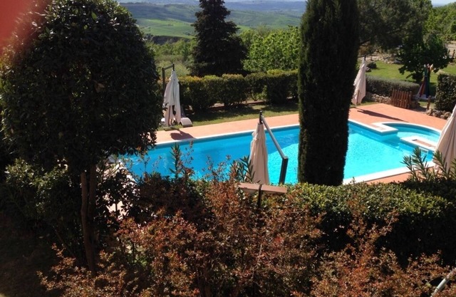 Apartment for 2 with beautiful view near San Gimignano and Volterra.